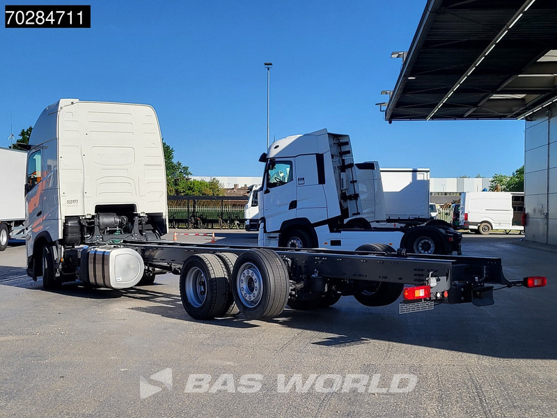 Volvo FH 62 R AERO 6X2 NEW Horsetruck chassis Lift+Lenkachse Dynamic Steering Mirror cam Euro 6 - Camión: foto 2 Volvo FH 62 R AERO 6X2 NEW Horsetruck chassis Lift+Lenkachse Dynamic Steering Mirror cam Euro 6 - Camión: foto 2