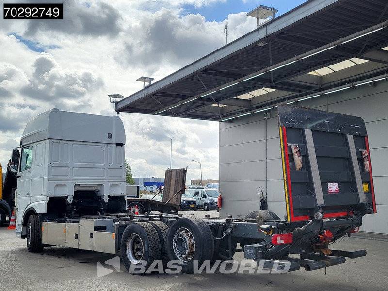 DAF XF 530 XF 6X2 2000kg Ladebordwand Lift+Steering-Axle Navi ACC Euro 6 - Chasis camión: foto 2 DAF XF 530 XF 6X2 2000kg Ladebordwand Lift+Steering-Axle Navi ACC Euro 6 - Chasis camión: foto 2