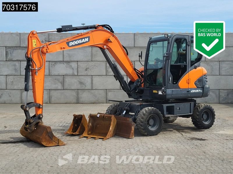 Doosan DX57 W-5 - Excavadora de ruedas: foto 1 Doosan DX57 W-5 - Excavadora de ruedas: foto 1