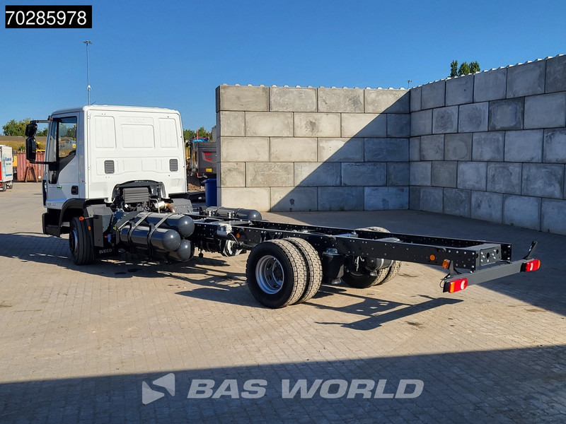 Iveco 120-210L 4X2 NEW 12tons chassis! CNG Engine TELMA Retarder Manual Euro 6 - Chasis camión: foto 2 Iveco 120-210L 4X2 NEW 12tons chassis! CNG Engine TELMA Retarder Manual Euro 6 - Chasis camión: foto 2