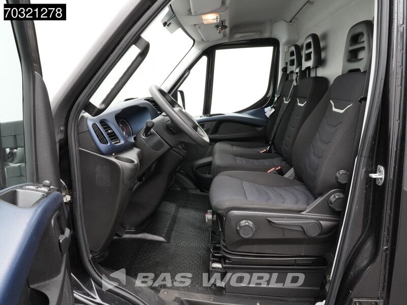 Iveco Daily 35C18 3.0L Automaat Dubbellucht L2H1 3,5t Trekhaak 180PK Airco Cruise Camera Standkachel Euro6 L2 Laag Dak A/C Towbar Cruise con - Furgón: foto 3 Iveco Daily 35C18 3.0L Automaat Dubbellucht L2H1 3,5t Trekhaak 180PK Airco Cruise Camera Standkachel Euro6 L2 Laag Dak A/C Towbar Cruise con - Furgón: foto 3