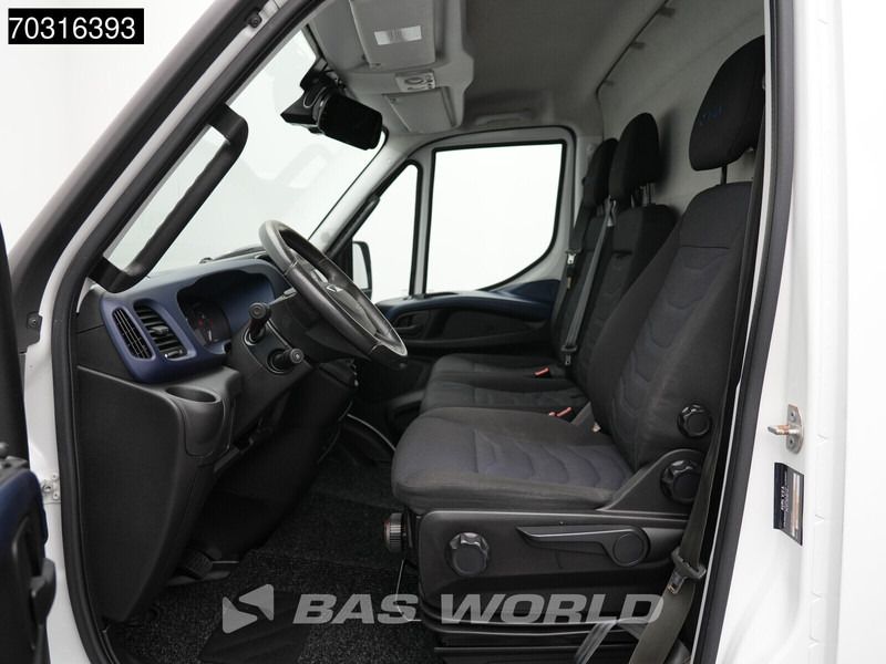 Iveco Daily 35C18 3.0L Automaat Dubbellucht L2H2 3,5t Trekhaak Airco Cruise Camera Euro6 L2 A/C Towbar Cruise control - Furgón: foto 5 Iveco Daily 35C18 3.0L Automaat Dubbellucht L2H2 3,5t Trekhaak Airco Cruise Camera Euro6 L2 A/C Towbar Cruise control - Furgón: foto 5