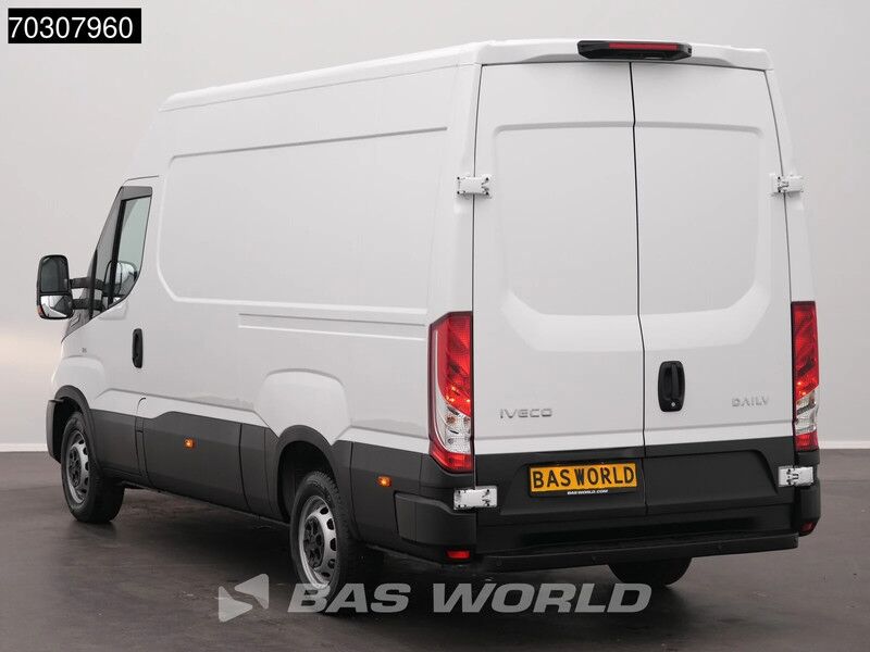 Iveco Daily 35S18 3.0L Automaat L2H2 180PK ACC Airco Cruise Camera Parkeersensoren CarPlay Stoelverwarming 3,5t Trekgewicht Euro6 L2 A/C - Furgón: foto 2 Iveco Daily 35S18 3.0L Automaat L2H2 180PK ACC Airco Cruise Camera Parkeersensoren CarPlay Stoelverwarming 3,5t Trekgewicht Euro6 L2 A/C - Furgón: foto 2