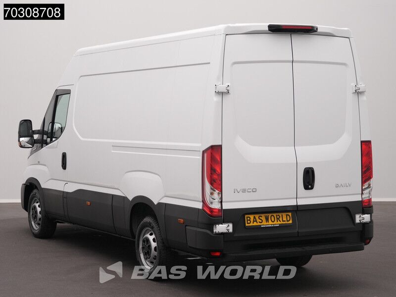 Iveco Daily 35S18 3.0L Automaat L2H2 180PK ACC Airco Cruise Camera Parkeersensoren CarPlay Stoelverwarming 3,5t Trekgewicht Euro6 L2 A/C - Furgón: foto 2 Iveco Daily 35S18 3.0L Automaat L2H2 180PK ACC Airco Cruise Camera Parkeersensoren CarPlay Stoelverwarming 3,5t Trekgewicht Euro6 L2 A/C - Furgón: foto 2