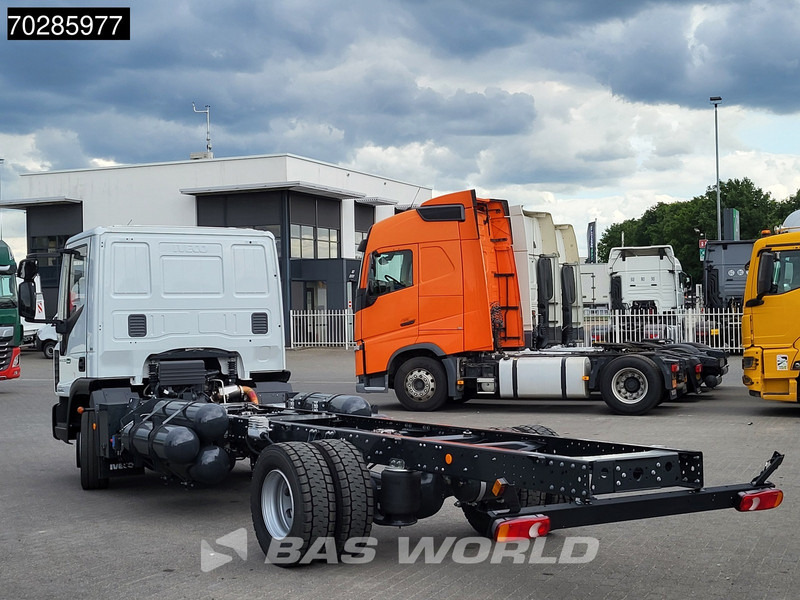 Iveco Eurocargo 120LE210 4X2 Nieuw! CNG 2xTanks Retarder TELMA Euro 6 - Chasis camión: foto 2 Iveco Eurocargo 120LE210 4X2 Nieuw! CNG 2xTanks Retarder TELMA Euro 6 - Chasis camión: foto 2