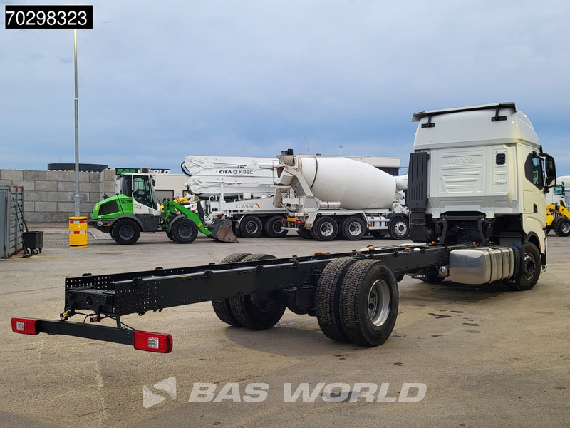 Iveco S-Way 420 4X2 NEW! Chassis, Automatic Standklima 2xTanks Euro 6 - Chasis camión: foto 5 Iveco S-Way 420 4X2 NEW! Chassis, Automatic Standklima 2xTanks Euro 6 - Chasis camión: foto 5