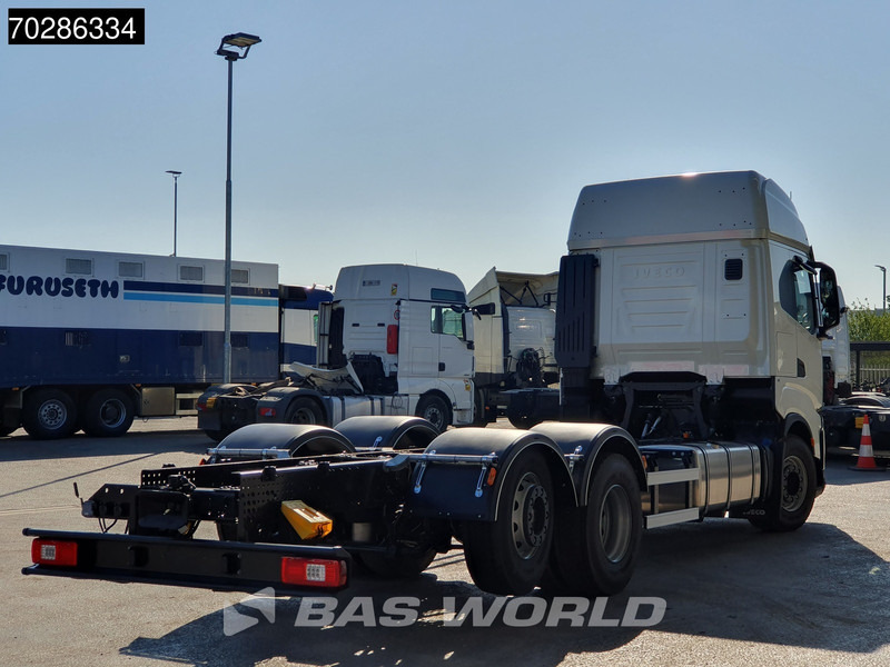 Iveco S-Way 490 6X2 NEW chassis! Retarder Standklima Lift+lenkasche PTO preparation LED Navi ACC Euro 6 - Chasis camión: foto 5 Iveco S-Way 490 6X2 NEW chassis! Retarder Standklima Lift+lenkasche PTO preparation LED Navi ACC Euro 6 - Chasis camión: foto 5