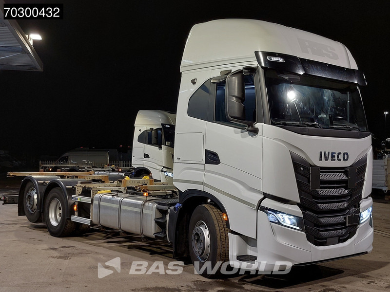 Iveco S-Way 510 6X2 BDF Full Air Automatic Retarder Lift-Axle ACC Euro 6 - Portacontenedore/ Intercambiable camión: foto 3 Iveco S-Way 510 6X2 BDF Full Air Automatic Retarder Lift-Axle ACC Euro 6 - Portacontenedore/ Intercambiable camión: foto 3