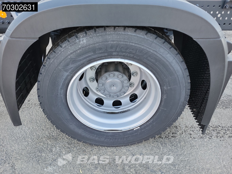 Mercedes-Benz Actros 1827 4X2 NEW! 18tonner 7550mm Koffer 2000kg Ladebordwand automatic Euro 6 - Camión caja cerrada: foto 3 Mercedes-Benz Actros 1827 4X2 NEW! 18tonner 7550mm Koffer 2000kg Ladebordwand automatic Euro 6 - Camión caja cerrada: foto 3