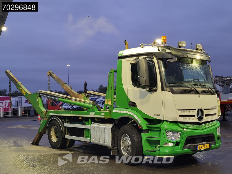 Mercedes-Benz Antos 2135 4X2 NL-Truck HYVA NG 2014-TA-XL Automatic Euro 6 - Portacontenedor de cadenas camión: foto 3 Mercedes-Benz Antos 2135 4X2 NL-Truck HYVA NG 2014-TA-XL Automatic Euro 6 - Portacontenedor de cadenas camión: foto 3