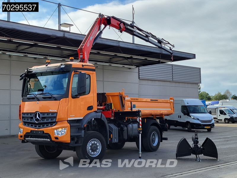 Mercedes-Benz Arocs 1835 4X4 4x4 Fassi F135AC.0.24 Crane Kran Meiller 3-Way Tipper Big-Axle - Volquete camión, Camión grúa: foto 3 Mercedes-Benz Arocs 1835 4X4 4x4 Fassi F135AC.0.24 Crane Kran Meiller 3-Way Tipper Big-Axle - Volquete camión, Camión grúa: foto 3