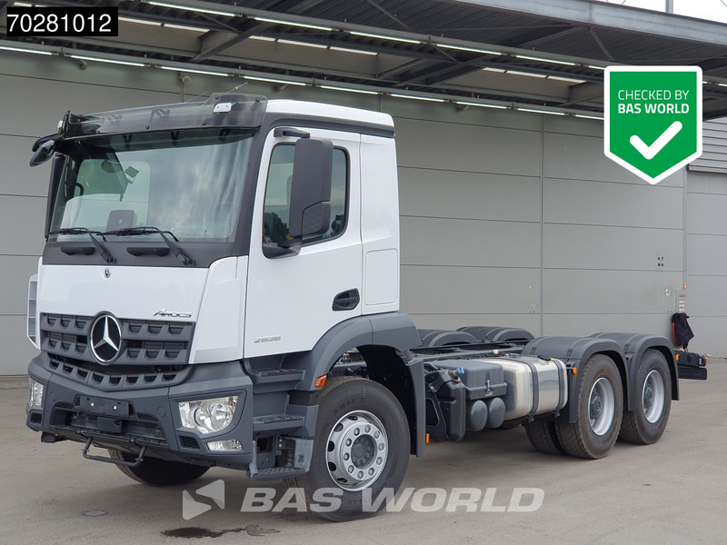 Mercedes-Benz Arocs 2636 6X4 NEW chassis Flange PTO Big-Axle Steelsuspension Euro 6 - Chasis camión: foto 1 Mercedes-Benz Arocs 2636 6X4 NEW chassis Flange PTO Big-Axle Steelsuspension Euro 6 - Chasis camión: foto 1