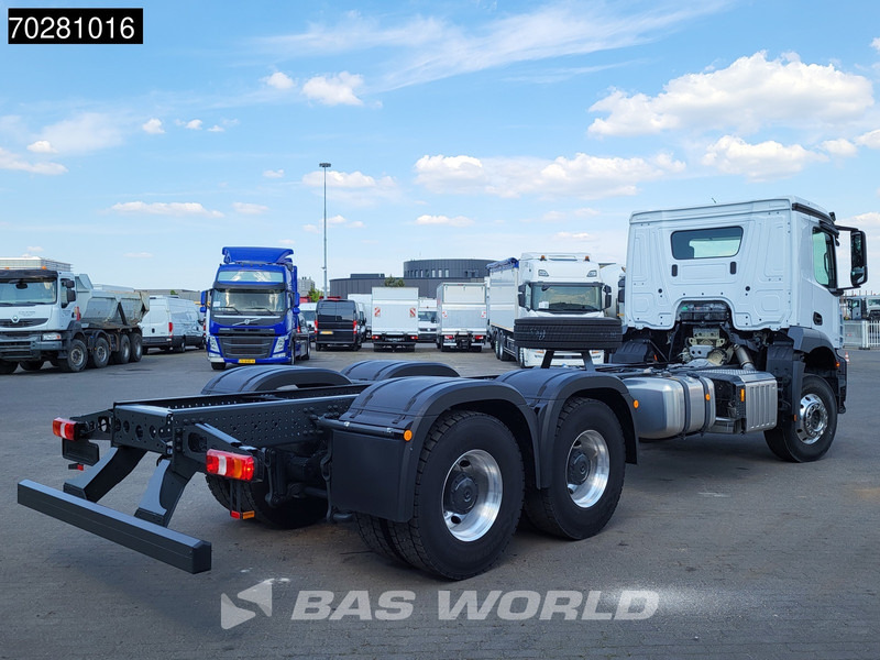 Mercedes-Benz Arocs 2640 6X4 NEW chassis Steel suspension Big-Axle Alcoa Automatic Euro 6 - Chasis camión: foto 5 Mercedes-Benz Arocs 2640 6X4 NEW chassis Steel suspension Big-Axle Alcoa Automatic Euro 6 - Chasis camión: foto 5