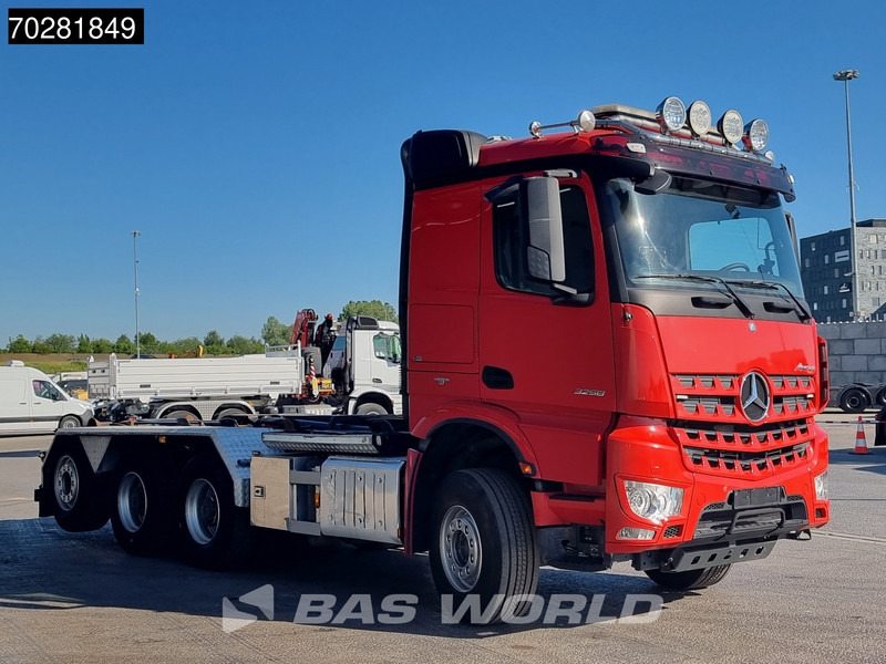 Mercedes-Benz Arocs 3258 8X4 24t Hiab XR24SL5924 Retarder Big-Axle Lift-Lenkachse Euro 6 - Multibasculante camión: foto 3 Mercedes-Benz Arocs 3258 8X4 24t Hiab XR24SL5924 Retarder Big-Axle Lift-Lenkachse Euro 6 - Multibasculante camión: foto 3