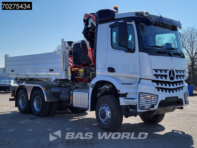 Mercedes-Benz Arocs 3348 6X6 NEW Fassi F255A.2.24 Kran Crane 3-way tipper Navi Euro 6 - Volquete camión, Camión grúa: foto 2 Mercedes-Benz Arocs 3348 6X6 NEW Fassi F255A.2.24 Kran Crane 3-way tipper Navi Euro 6 - Volquete camión, Camión grúa: foto 2