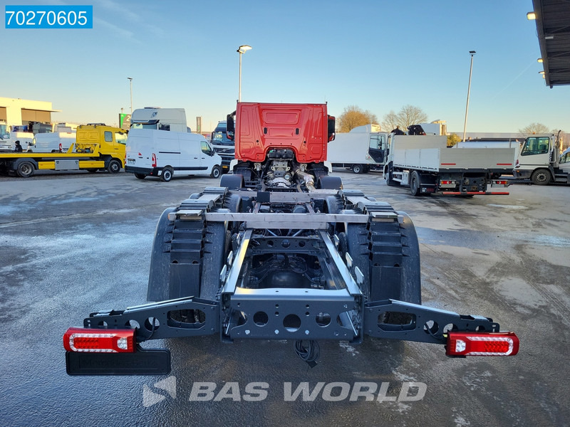 Mercedes-Benz Arocs 4843 8X4 NEW chassis RHD! Steel suspension Automatic Euro 6 - Chasis camión: foto 3 Mercedes-Benz Arocs 4843 8X4 NEW chassis RHD! Steel suspension Automatic Euro 6 - Chasis camión: foto 3