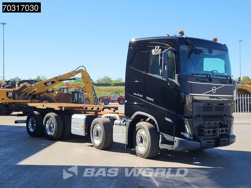 Volvo FH 540 8X4 NEW chassis with crane base Full Air suspension VEB+ Automatic Euro 6 - Camión caja abierta: foto 3 Volvo FH 540 8X4 NEW chassis with crane base Full Air suspension VEB+ Automatic Euro 6 - Camión caja abierta: foto 3