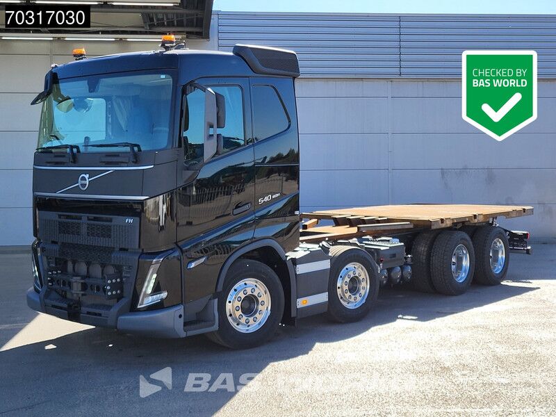Volvo FH 540 8X4 NEW chassis with crane base Full Air suspension VEB+ Automatic Euro 6 - Camión caja abierta: foto 1 Volvo FH 540 8X4 NEW chassis with crane base Full Air suspension VEB+ Automatic Euro 6 - Camión caja abierta: foto 1