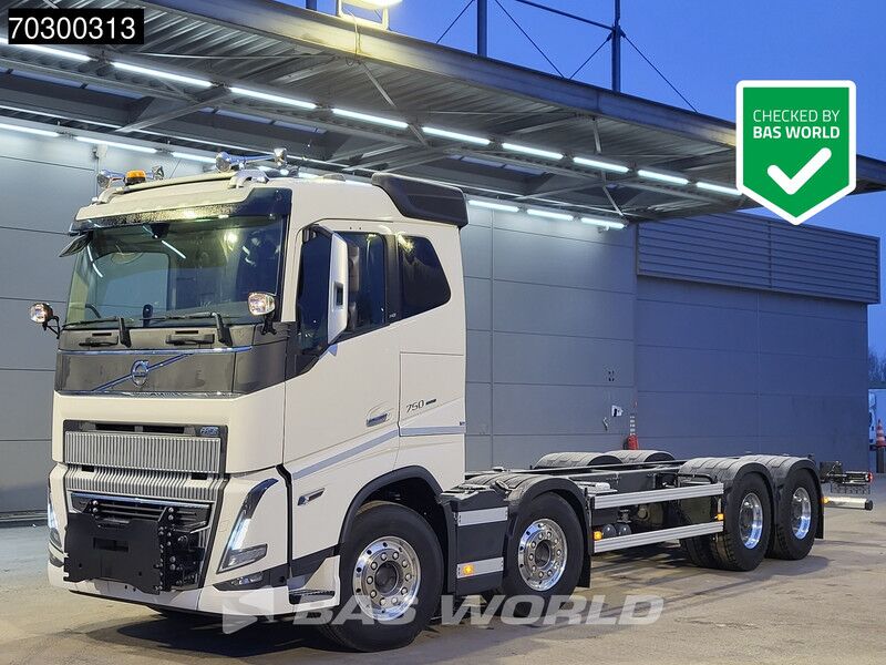 Volvo FH16 750 8X4 NEW 8x4 chassis! Air suspension Big-Axle Automatic VEB+ Euro 6 - Chasis camión: foto 1 Volvo FH16 750 8X4 NEW 8x4 chassis! Air suspension Big-Axle Automatic VEB+ Euro 6 - Chasis camión: foto 1