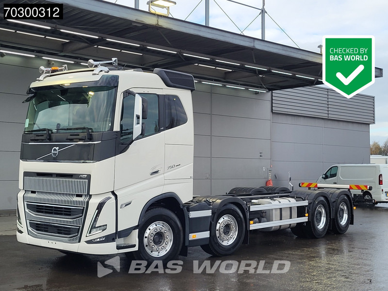 Volvo FH16 750 FH16 8X4 NEW 8x4 chassis! Air suspension Big-Axle Automatic VEB+ Euro 6 - Chasis camión: foto 1 Volvo FH16 750 FH16 8X4 NEW 8x4 chassis! Air suspension Big-Axle Automatic VEB+ Euro 6 - Chasis camión: foto 1