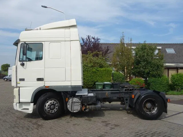 DAF XF 430 EURO3 MANAULE GEAR - Cabeza tractora: foto 5 DAF XF 430 EURO3 MANAULE GEAR - Cabeza tractora: foto 5