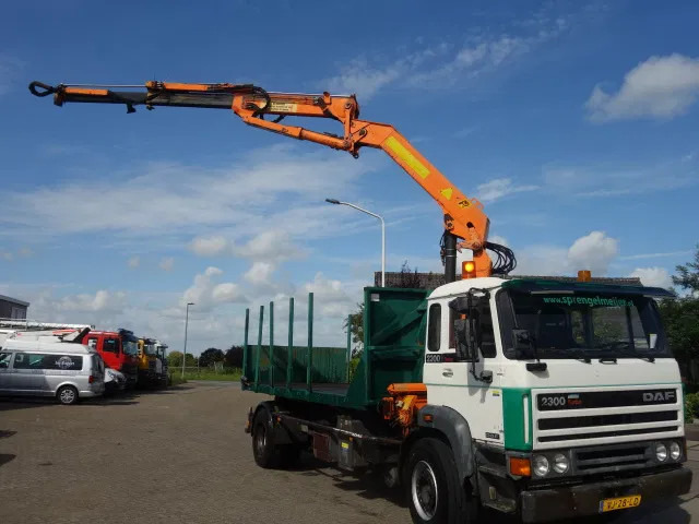 DAF 2300 TURBO HAAKSYSTEEMENPALFINKER KRAAN 9 TON - Camión grúa: foto 4 DAF 2300 TURBO HAAKSYSTEEMENPALFINKER KRAAN 9 TON - Camión grúa: foto 4