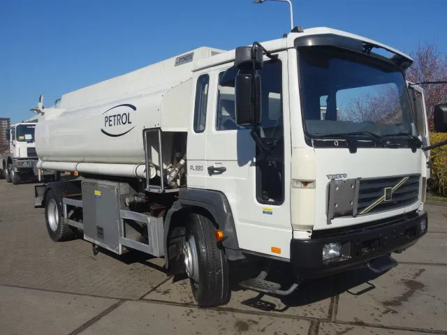 Volvo FL 240 220PK 12000 LITER STEELSPRINGS - Cisterna camión: foto 1 Volvo FL 240 220PK 12000 LITER STEELSPRINGS - Cisterna camión: foto 1