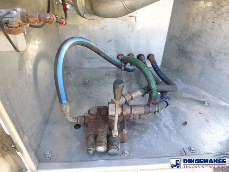 Cisterna semirremolque Burg Food tank inox 30.3 m3 / 3 comp: foto 14 Cisterna semirremolque Burg Food tank inox 30.3 m3 / 3 comp: foto 14