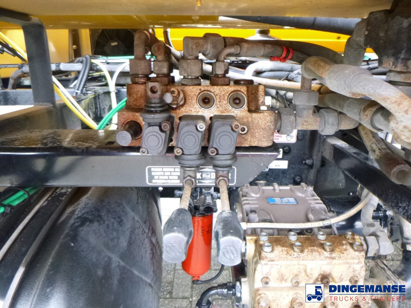 Leasing financiero de DAF LF 220 4x2 RHD Whale vacuum tank leasing DAF LF 220 4x2 RHD Whale vacuum tank: foto 20