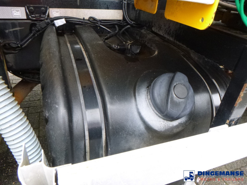 Leasing financiero de DAF LF 220 4x2 RHD Whale vacuum tank leasing DAF LF 220 4x2 RHD Whale vacuum tank: foto 16