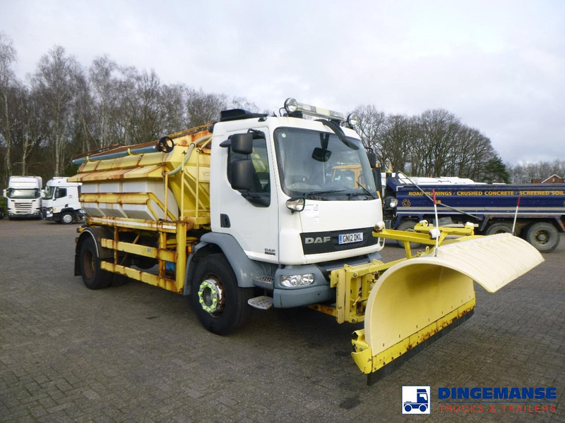 DAF LF 55.220 4X2 RHD salt spreader / gritter - Máquina quitanieve: foto 2 DAF LF 55.220 4X2 RHD salt spreader / gritter - Máquina quitanieve: foto 2