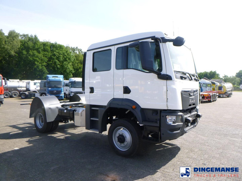 MAN TGM 13.320 4X4 BL chassis / new/unused - Chasis camión: foto 2 MAN TGM 13.320 4X4 BL chassis / new/unused - Chasis camión: foto 2