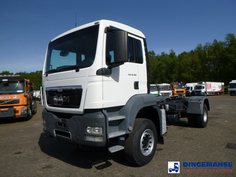 MAN TGS 19.360 4X2 BBS manual Euro 2 chassis + PTO - Chasis camión: foto 1 MAN TGS 19.360 4X2 BBS manual Euro 2 chassis + PTO - Chasis camión: foto 1