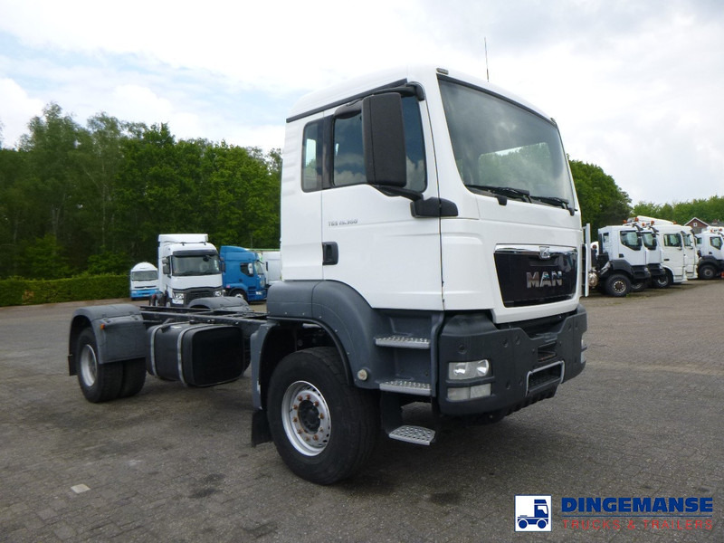 MAN TGS 19.360 4X2 BBS manual Euro 2 chassis + PTO - Chasis camión: foto 2 MAN TGS 19.360 4X2 BBS manual Euro 2 chassis + PTO - Chasis camión: foto 2