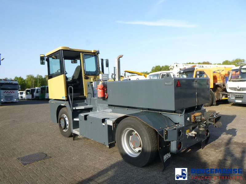 MOL RM 255 4X4 terminal drawbar tractor 150 ton - Tractor industrial: foto 3 MOL RM 255 4X4 terminal drawbar tractor 150 ton - Tractor industrial: foto 3