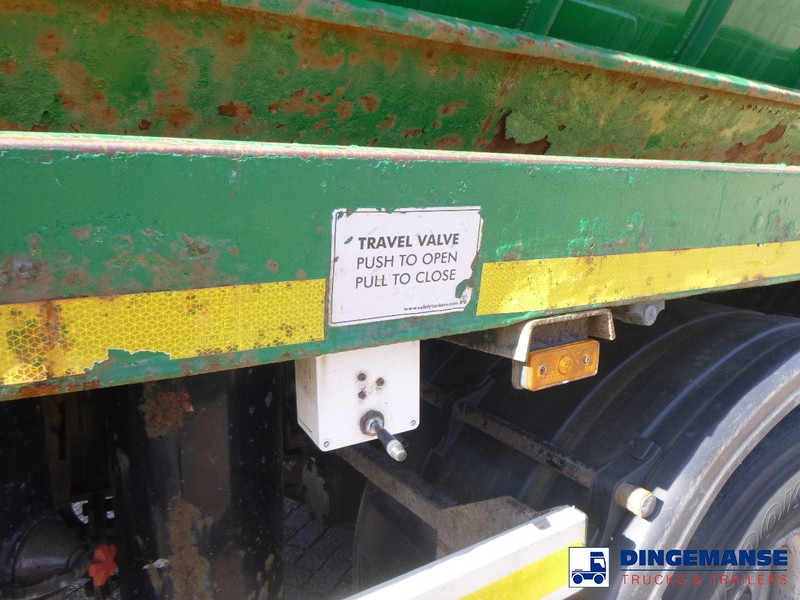 Leasing financiero de Mercedes-Benz Axor 3236 8x4 RHD vacuum tank leasing Mercedes-Benz Axor 3236 8x4 RHD vacuum tank: foto 16
