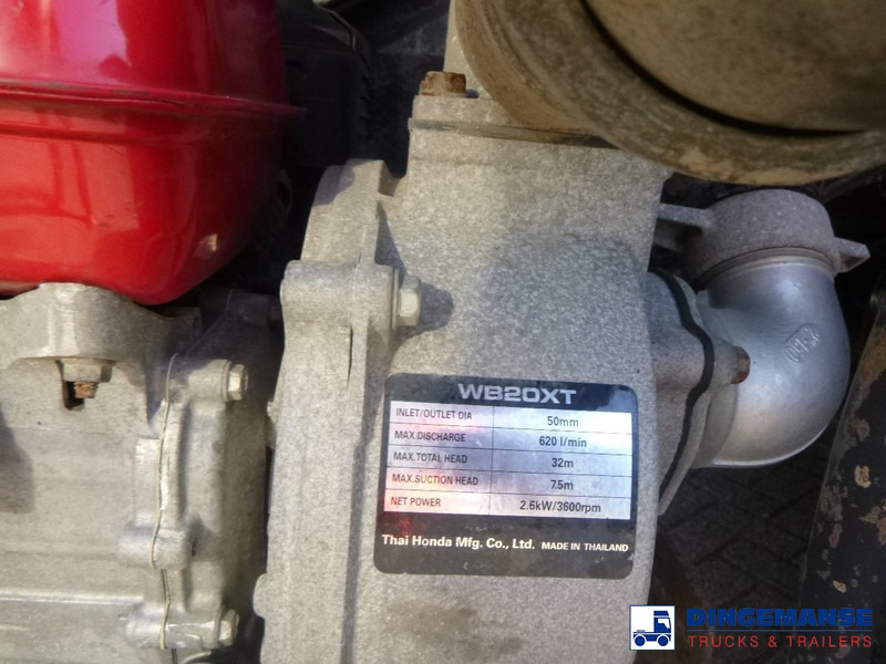 Leasing financiero de Mercedes-Benz Axor 3236 8x4 RHD vacuum tank leasing Mercedes-Benz Axor 3236 8x4 RHD vacuum tank: foto 8