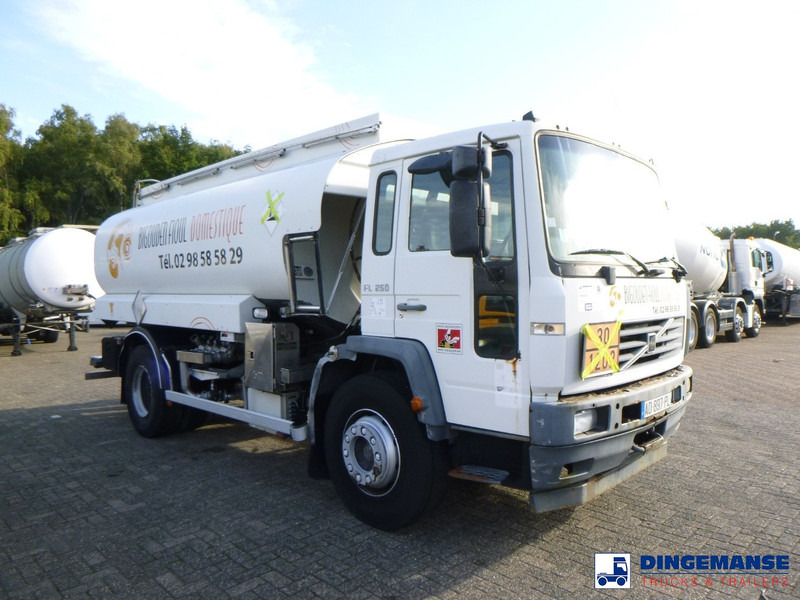 Volvo FL 250 4x2 fuel tank 14.7 m3 / 4 comp - Cisterna camión: foto 2 Volvo FL 250 4x2 fuel tank 14.7 m3 / 4 comp - Cisterna camión: foto 2