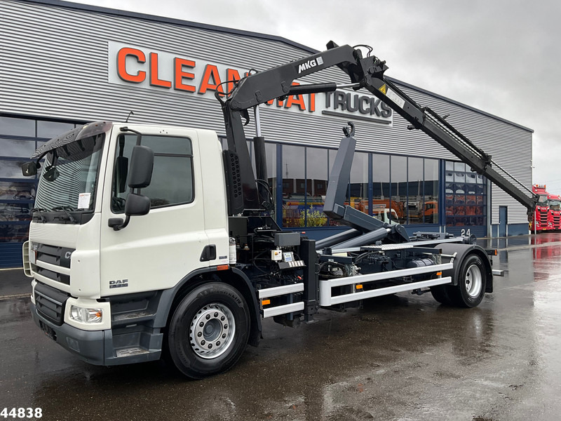 DAF FA 75 CF 250 MKG 14 Tonmeter laadkraan - Multibasculante camión, Camión grúa: foto 1 DAF FA 75 CF 250 MKG 14 Tonmeter laadkraan - Multibasculante camión, Camión grúa: foto 1