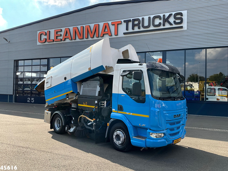 DAF FA LF 180 Euro 6 Johnston VS502 Just 138.807 km! - Barredora vial: foto 1 DAF FA LF 180 Euro 6 Johnston VS502 Just 138.807 km! - Barredora vial: foto 1