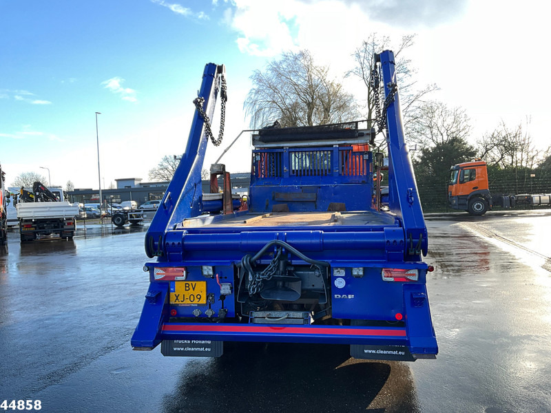 DAF FAN 85 CF 360 Manual VDL 18 Ton portaalarmsysteem - Portacontenedor de cadenas camión: foto 4 DAF FAN 85 CF 360 Manual VDL 18 Ton portaalarmsysteem - Portacontenedor de cadenas camión: foto 4