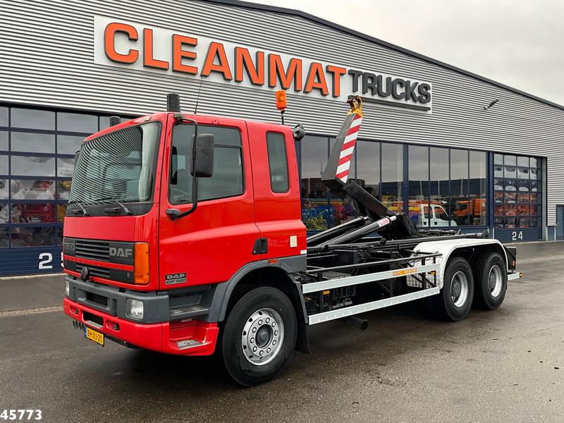 DAF FAT 75.320 6x4 Full steel Hiab 17 Ton haakarmsysteem Just 64.623 Km! - Multibasculante camión: foto 1 DAF FAT 75.320 6x4 Full steel Hiab 17 Ton haakarmsysteem Just 64.623 Km! - Multibasculante camión: foto 1