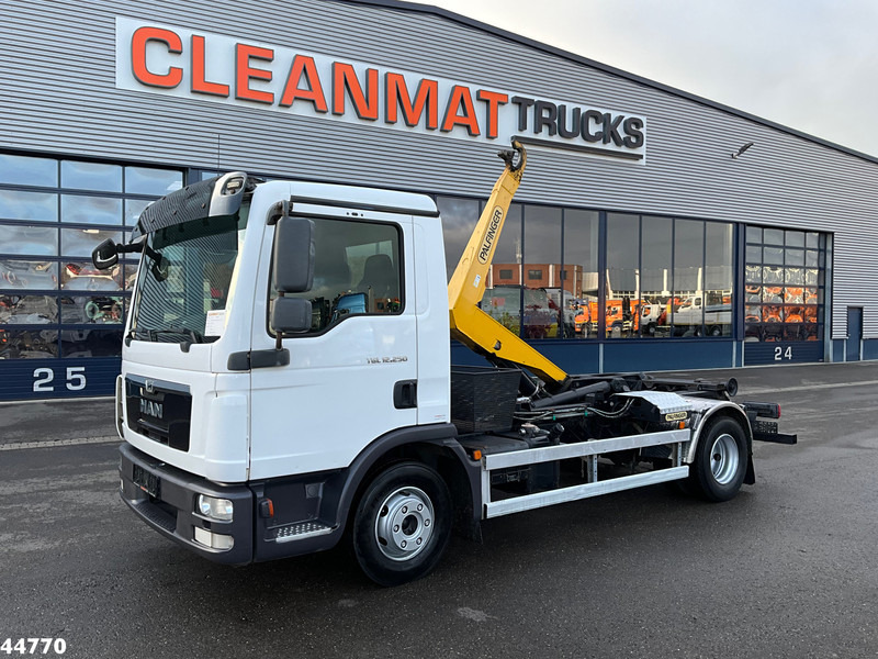 MAN TGL 12.250 Palfinger haakarmsysteem - Multibasculante camión: foto 1 MAN TGL 12.250 Palfinger haakarmsysteem - Multibasculante camión: foto 1