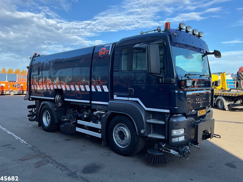 MAN TGS 18.320 Manual Gearbox Brock Wegdekreinger links en rechtsvegend! - Barredora vial: foto 3 MAN TGS 18.320 Manual Gearbox Brock Wegdekreinger links en rechtsvegend! - Barredora vial: foto 3