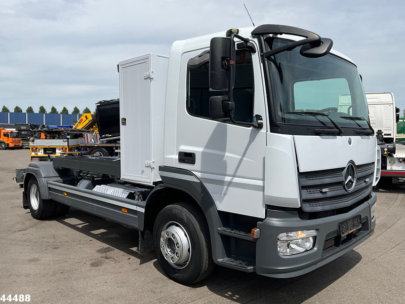 Mercedes-Benz Atego 1218 Euro 6 Manual 7 Ton haakarmsysteem - Multibasculante camión: foto 3 Mercedes-Benz Atego 1218 Euro 6 Manual 7 Ton haakarmsysteem - Multibasculante camión: foto 3