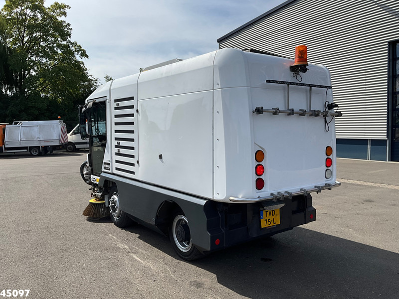 Ravo 540 Euro 6 with 3-rd brush - Barredora vial: foto 3 Ravo 540 Euro 6 with 3-rd brush - Barredora vial: foto 3