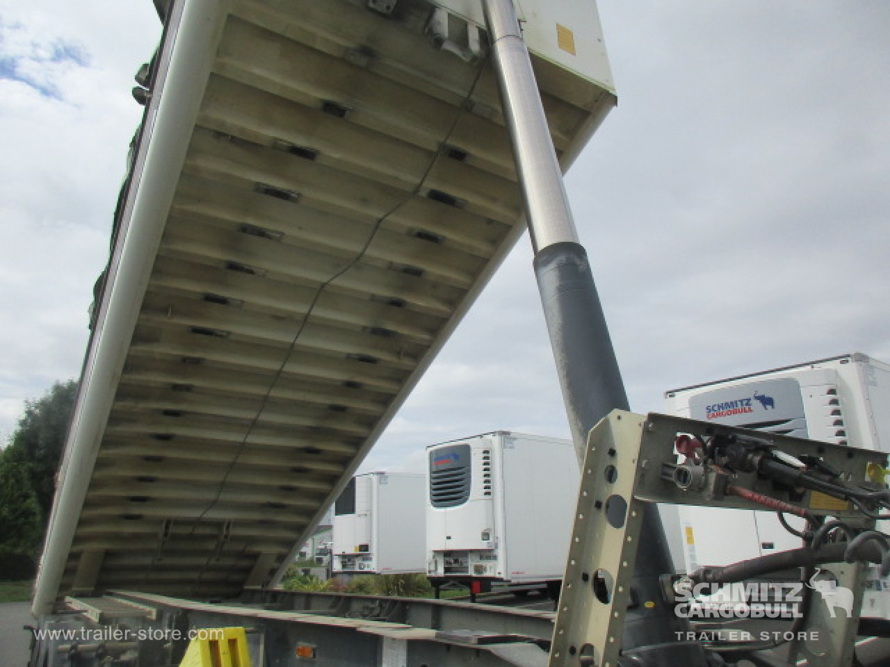 SCHMITZ Tipper Alu-square sided body 24m³ - Volquete semirremolque: foto 2 SCHMITZ Tipper Alu-square sided body 24m³ - Volquete semirremolque: foto 2
