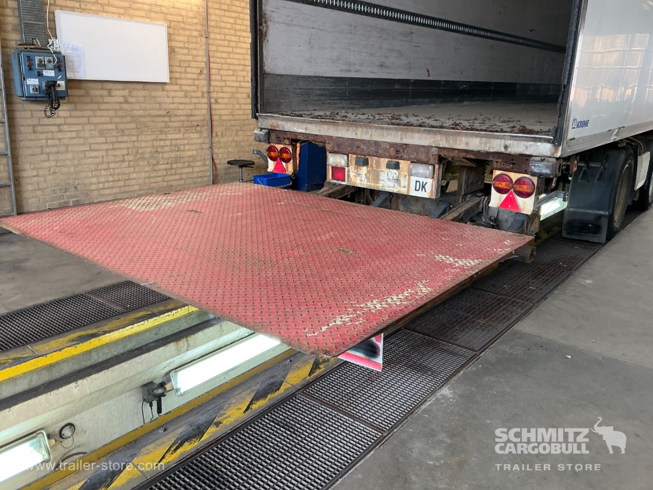 KRONE Dryfreight Standard Taillift - Caja cerrada semirremolque: foto 3 KRONE Dryfreight Standard Taillift - Caja cerrada semirremolque: foto 3