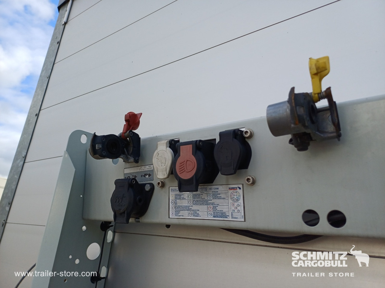 SCHMITZ Curtainsider Standard - Semirremolque lona: foto 2 SCHMITZ Curtainsider Standard - Semirremolque lona: foto 2