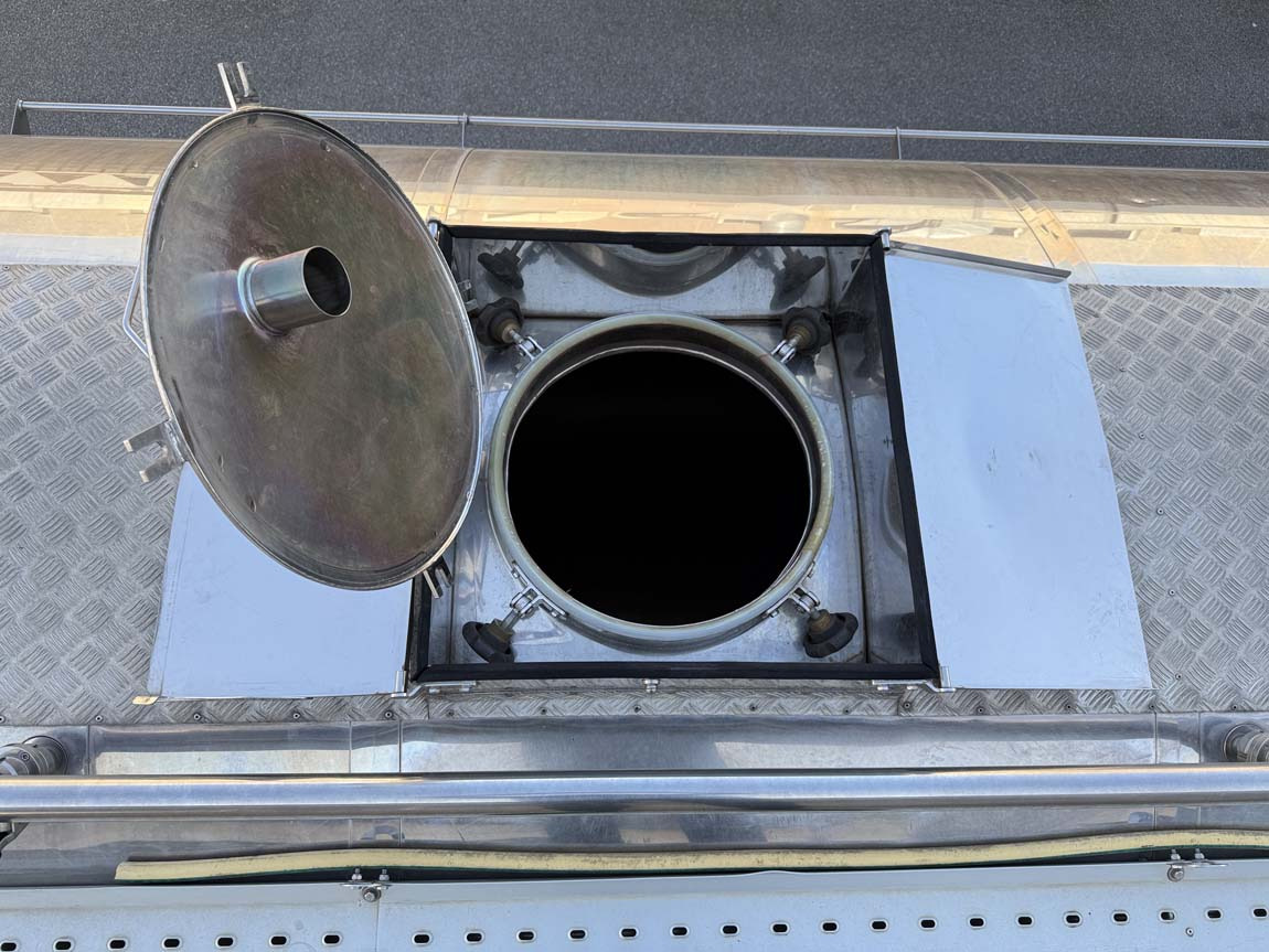 Cisterna semirremolque para transporte de alimentos Bata SANTI/MENCI 13.000-8.000-13.000LT: foto 10 Cisterna semirremolque para transporte de alimentos Bata SANTI/MENCI 13.000-8.000-13.000LT: foto 10